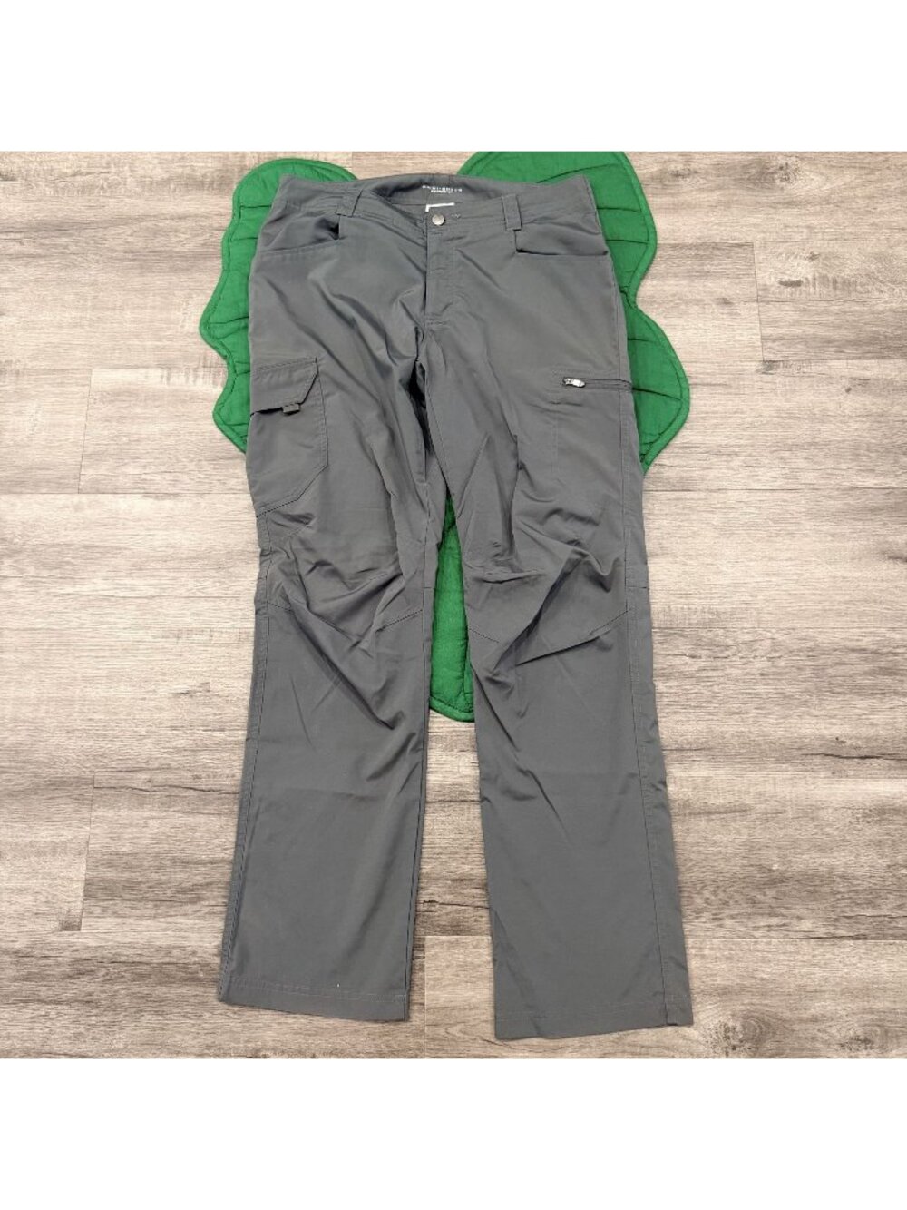 Columbia Mens 34 x 32 Gray Cargo Pants Outdoor Omni Shade Hiking Trail